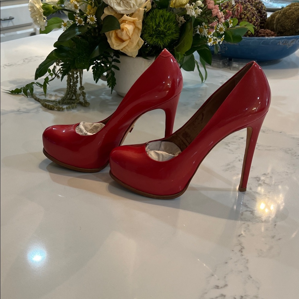 Pour La Victoire Red Platform Heels